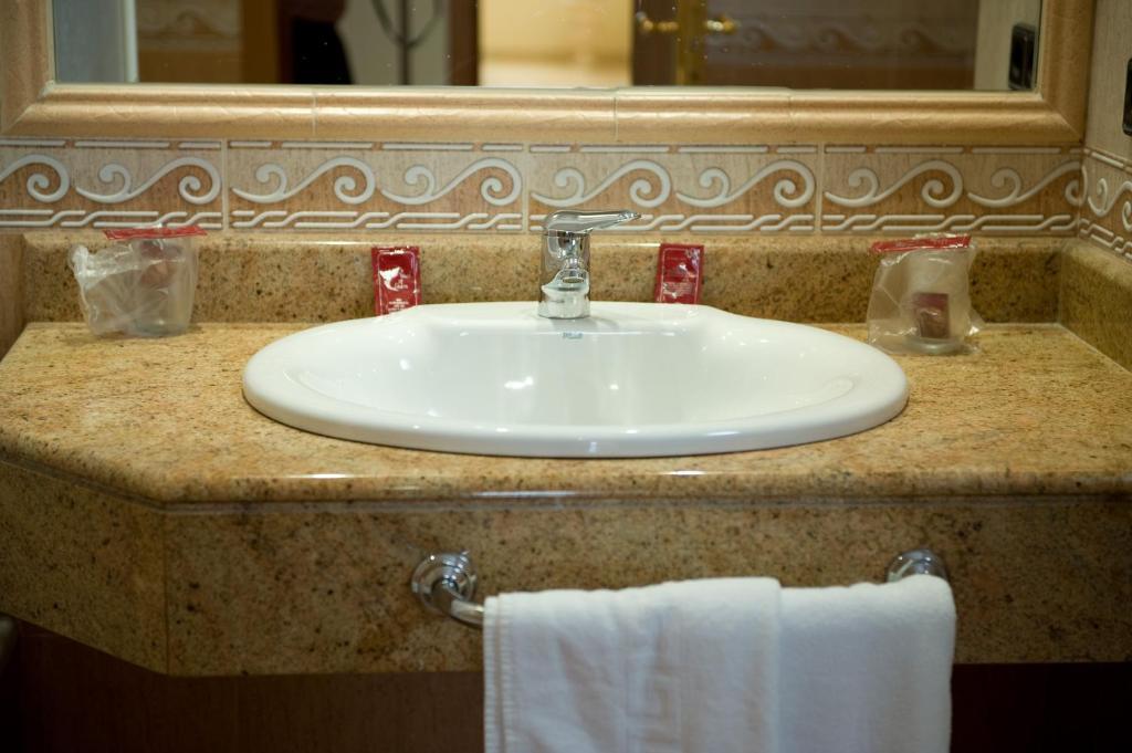 Hotel La Maruxina La Alameda de la Sagra 客房 照片
